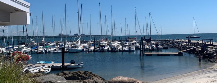 Niantic Bay Yacht Club is one of Weekday places.