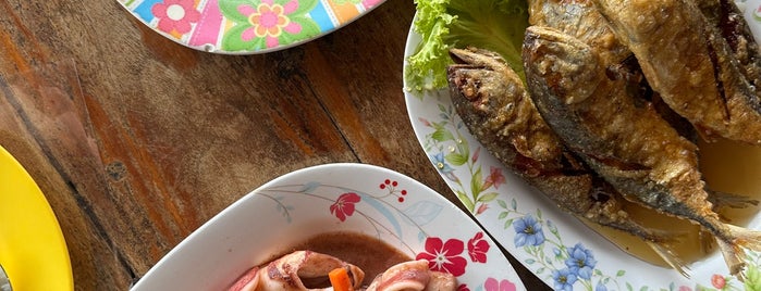 Kru Moo Seafood is one of Top Taste.