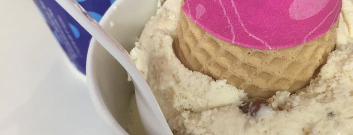 Baskin-Robbins is one of The 7 Best Places for Sliced Bananas in Seattle.