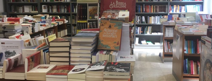 Libreria Internazionale Ulrico Hoepli is one of Int'l Random Places.