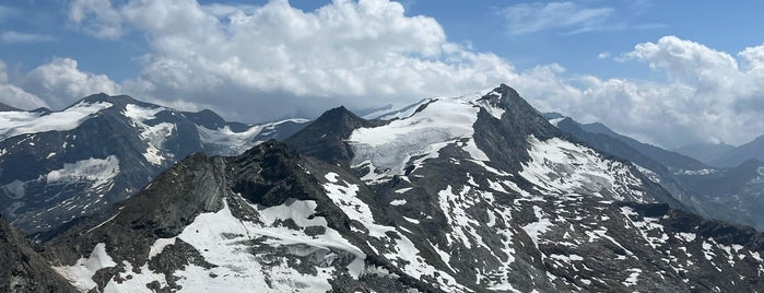 Kitzsteinhorn is one of Best places i've ever been.