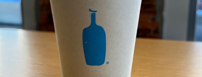 Blue Bottle Coffee is one of สถานที่ที่ Tom ถูกใจ.