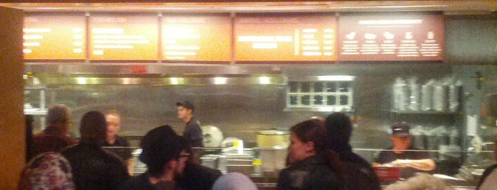 Chipotle Mexican Grill is one of Orte, die John gefallen.