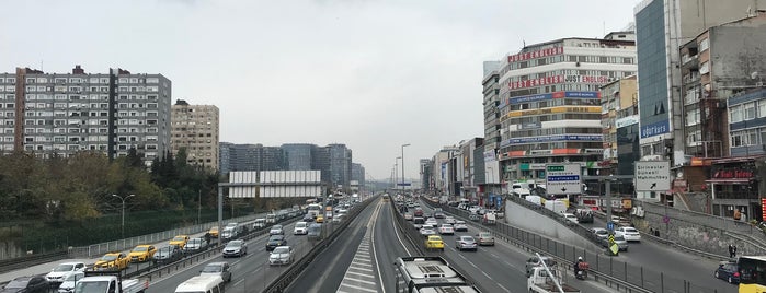 Şirinevler Metrobüs Durağı is one of Metrobüs Durakları.
