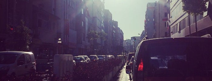 İstiklal Caddesi is one of Locais curtidos por Atila.