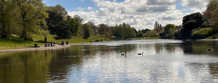 Sefton Park is one of Liverpool ferias.