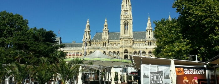 Plaza del Ayuntamiento is one of Vienna's Highlights = Peter's Fav's.