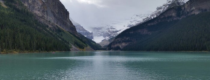 Chateau Lake Louise is one of Lugares favoritos de QQ.