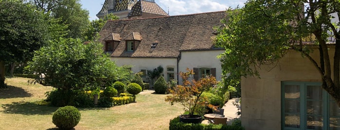 Villa Louise is one of Aloxe-Corton.