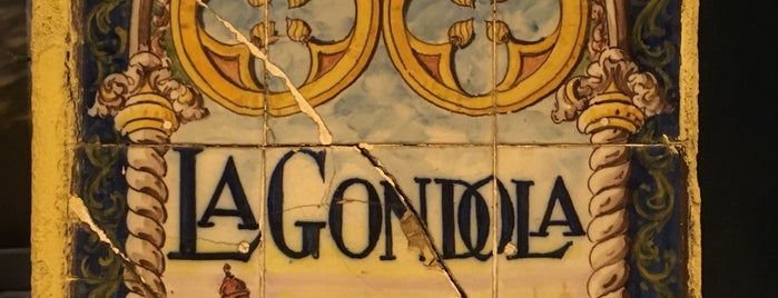 La Gondola is one of Comer.