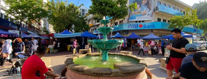Sunday Market Kota Kinabalu is one of Tempat yang Disukai Vito.