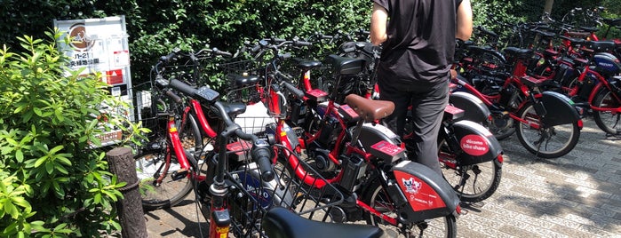 J1-21. Chuo Ryokuchi Park / Tokyo Bike Sharing is one of 東京の西側のバイクシェアのサイクルポート🚲.