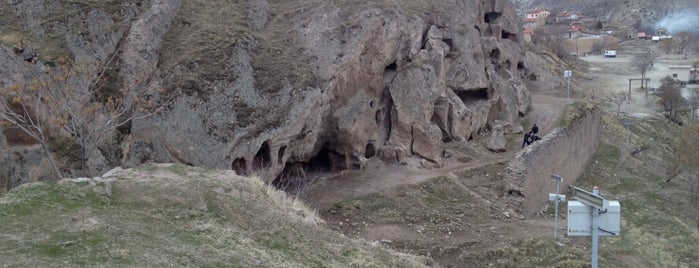 Sille Mağaraları is one of Orte, die Özden gefallen.