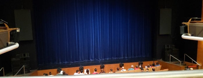 Drama Centre Theatre is one of Posti che sono piaciuti a Che.