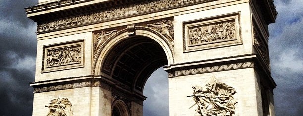 Arc de Triomphe is one of wonders of the world.