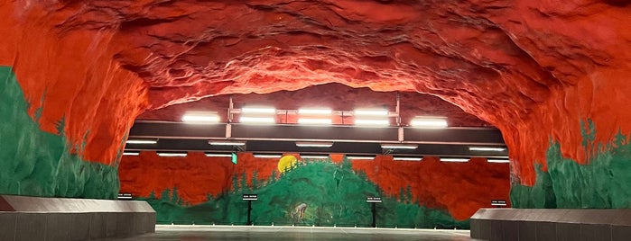 Solna Centrum T-Bana is one of Stockholm T-Bana (Tunnelbana/Metro/U-Bahn).