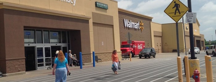 Walmart Supercenter is one of สถานที่ที่ Karen ถูกใจ.