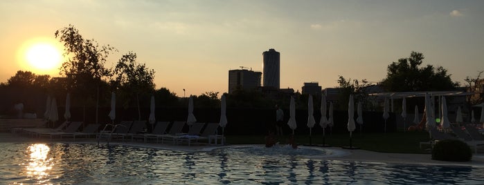 Piscină  exterioară is one of permanent/temporary closed venues.