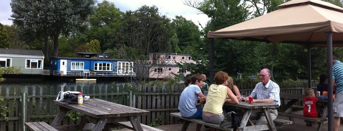 Coffee Bay at East Molesey Cricket Club is one of Places I've Eaten At.