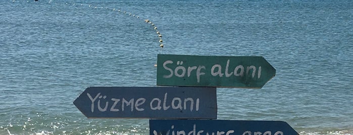 Kefaloz Plajı is one of สถานที่ที่ Murat ถูกใจ.