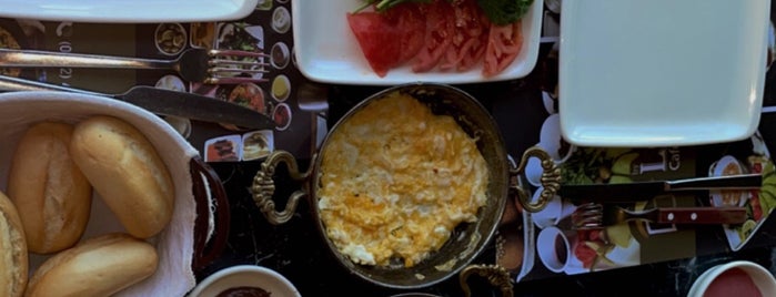 By Loca Cafe-Restaurant is one of Posti che sono piaciuti a Şule.