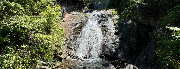 Jacobs Falls is one of Houghtoneers.