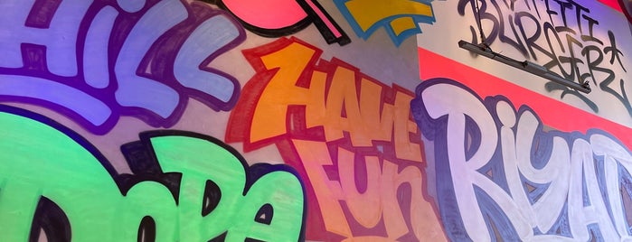 Graffiti Burger is one of สถานที่ที่บันทึกไว้ของ A7MAD.