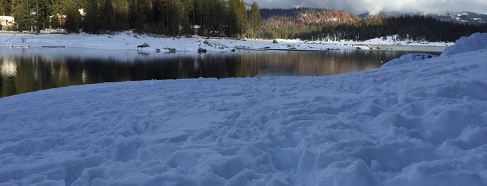 Shaver Lake is one of Kelsey'in Beğendiği Mekanlar.