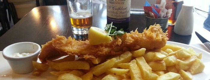 Bell's Fish & Chips is one of Lugares favoritos de Carl.