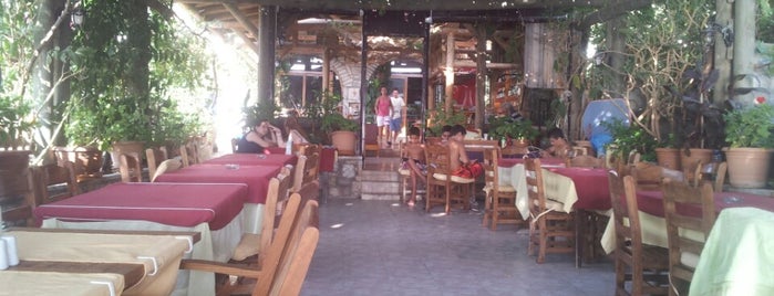 Yakamoz Beach & Restaurant is one of Orte, die tiramisu gefallen.