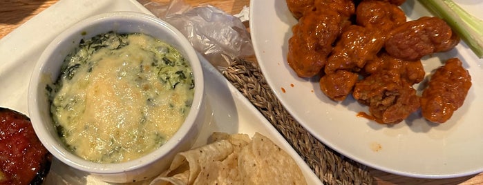 Applebee's Grill + Bar is one of Home Favorites.