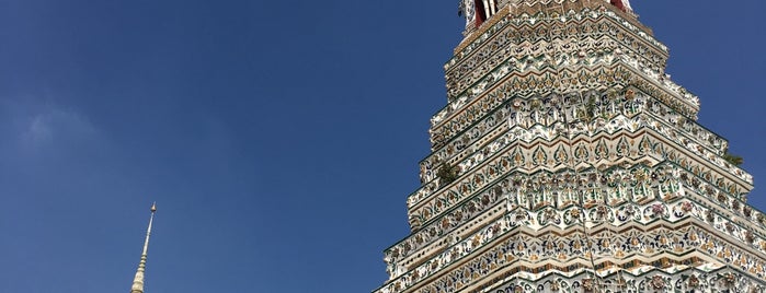 Wat Arun is one of Tempat yang Disukai Lina.