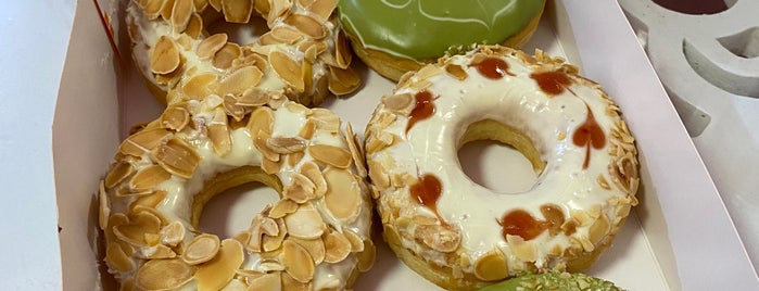J.Co Donuts & Coffee is one of Sitios con café.