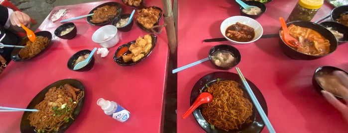 Wan Tan Mee stall under tree is one of Setapak.