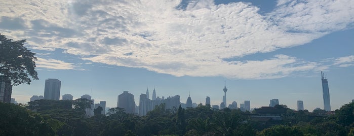 Persiaran Bukit Tunku is one of 0n The Road.