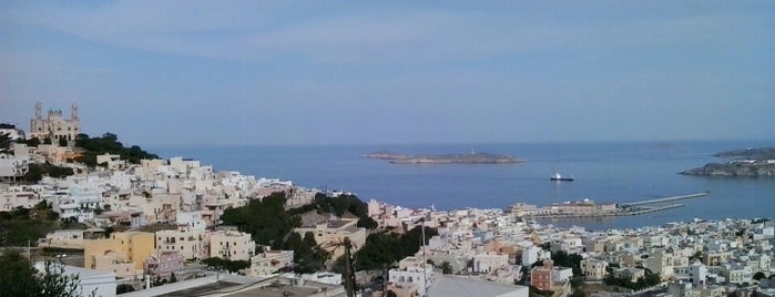 Η πιάτσα is one of Syros.