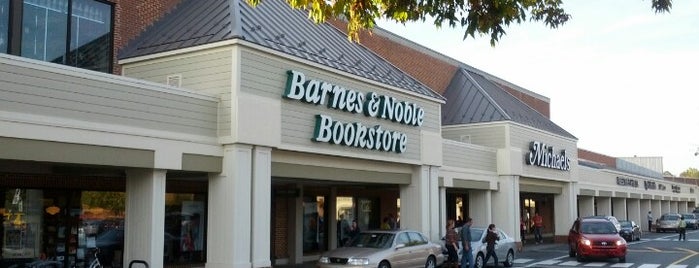 Barnes & Noble is one of Orte, die Kaili gefallen.