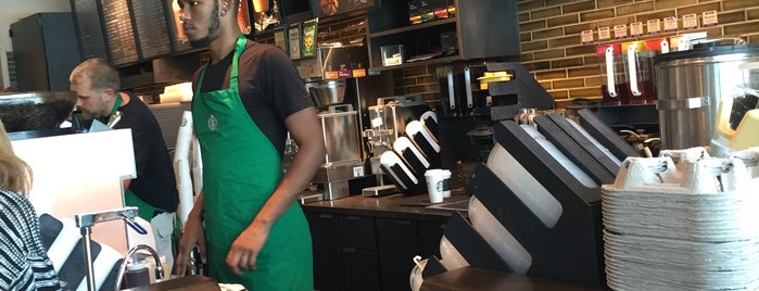 Starbucks is one of Orte, die Gizem gefallen.