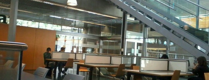 Biblioteca campus Montilivi - UdG is one of Colin'in Beğendiği Mekanlar.