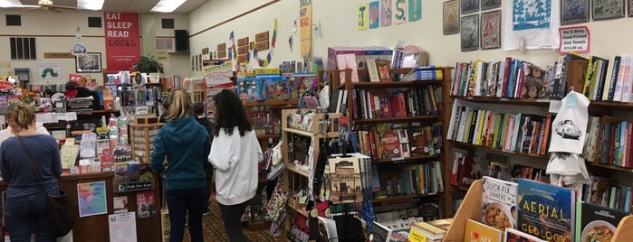 Waucoma Bookstore is one of Orte, die Star gefallen.