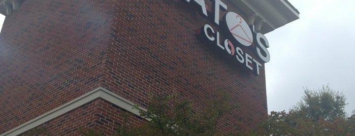 Plato's Closet is one of สถานที่ที่ Andrea ถูกใจ.