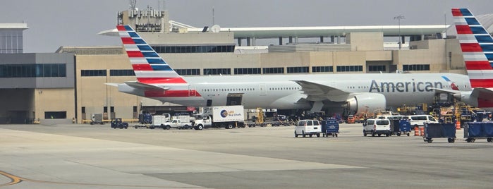 Terminal 4 is one of Aeropuertos.