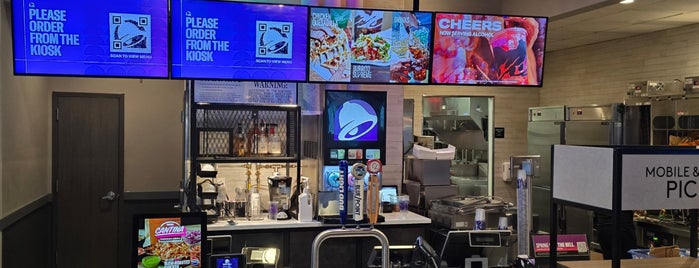 Taco Bell Cantina is one of Kimmieさんの保存済みスポット.