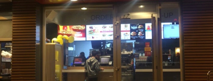 McDonald's is one of 🍸👑ALI 👑🍸'ın Kaydettiği Mekanlar.