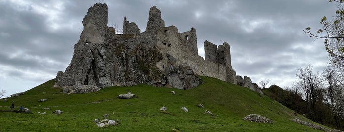 Hrad Hrušov is one of Hrady a zámky.