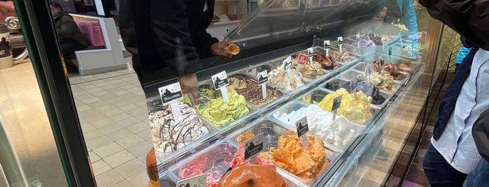 Gelato Mania is one of Juさんのお気に入りスポット.