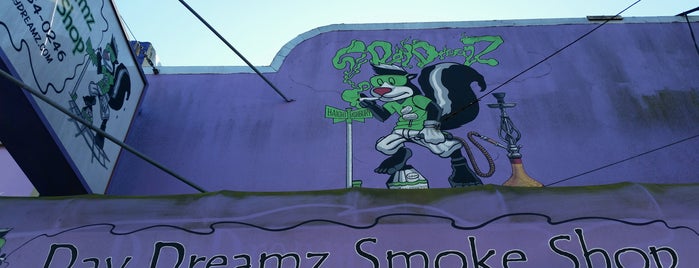 Day Dreamz Smoke Shop is one of Tempat yang Disukai Chio.