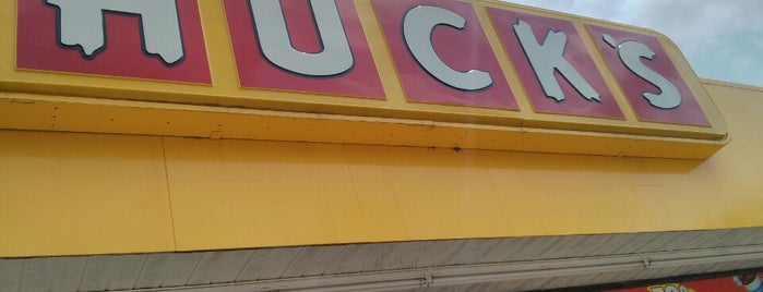 Huck's is one of สถานที่ที่ Michael ถูกใจ.