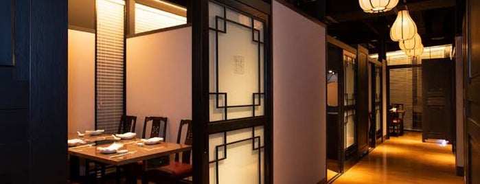 重慶飯店 本館 is one of 中華料理2.