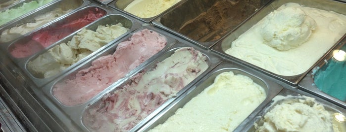 Cold Stone Creamery is one of Lugares favoritos de Noah.